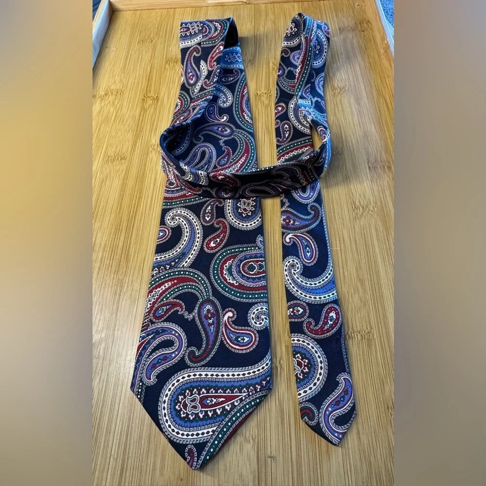 Brooks Brothers Makers Navy Blue Paisley 100% Silk Tie Made In The USA 58.5”